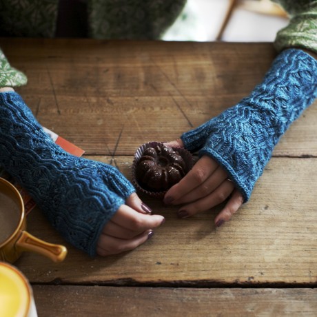 JUJU'S LOOPS. CEDAR SHAKE GLOVES 2