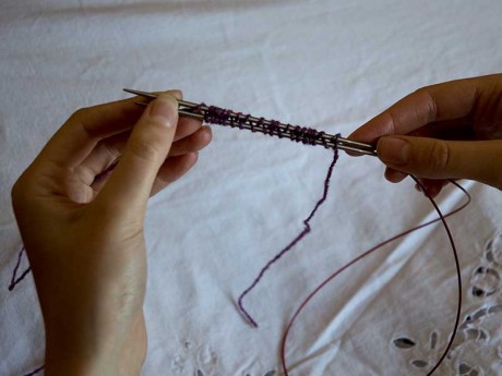 Figure of Eight Cast On – LoopKnitlounge