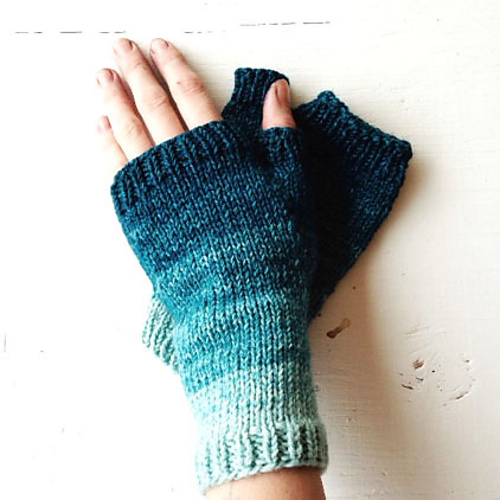Gradient Mitts by Krista McCurdy - Free Pattern on Ravelry. Photo Copyright Krista McCurdy. www.loopknitlounge.com