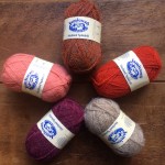 Jamieson’s Shetland Spindrift 261 Paprika, 462 Ginger, 100 Mooskit, 1260 Raspberry, 540 Coral.Loop, London www.loopknitlounge.com