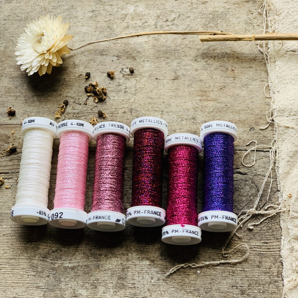 Au Ver A Soie metallic thread set in Rose